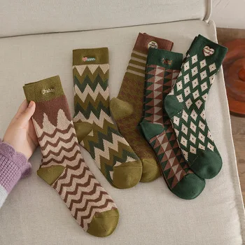Nova algodão de mulheres meados de tubo de meias Japonês retro bolinhas e xadrez pilha de meias